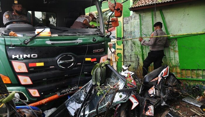 Masalah Sepele yang Dilakukan Sopir Truk-Bus, Berujung Kecelakaan Maut