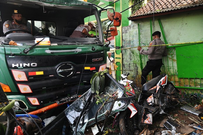 Masalah Sepele yang Dilakukan Sopir Truk-Bus, Berujung Kecelakaan Maut