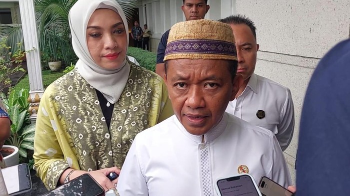 **Bahlil Mau Panggil Pemilik Tambang Nikel di Raja Ampat, Papua**