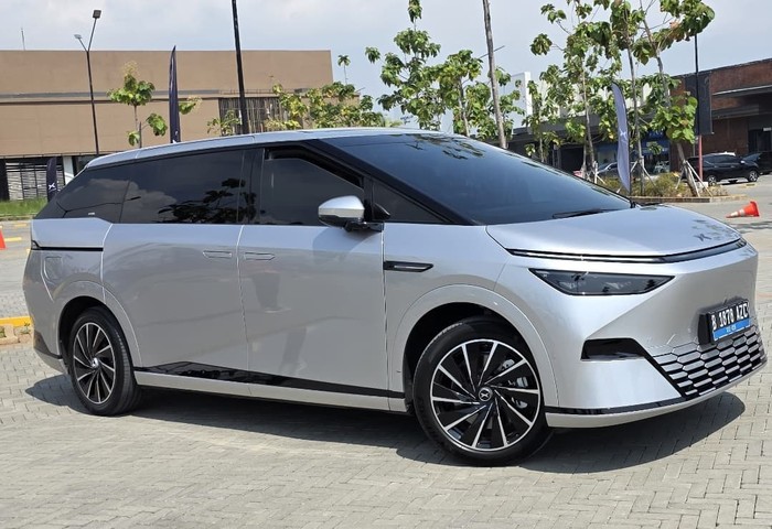 Ini yang Bikin Xpeng X9 Beda dari Denza D9-Toyota Alphard: Teknologi Canggih yang Mempesona