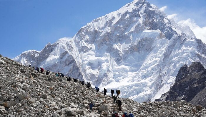 “Obsesi Gila Pendaki: Everest Jadi Sirkus”