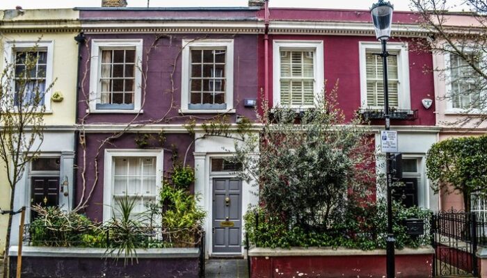 **Kode Keras! Warga Notting Hill Cat Rumah Hitam untuk Tolak Kerumunan Wisatawan**