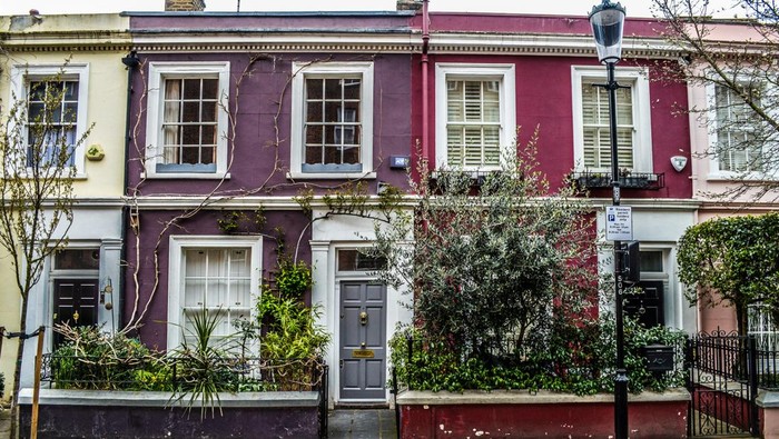 **Kode Keras! Warga Notting Hill Cat Rumah Hitam untuk Tolak Kerumunan Wisatawan**