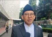 **Stairlift Borobudur Dikritik, Fadli Zon: Perlu Piknik Lihat Akropolis**
