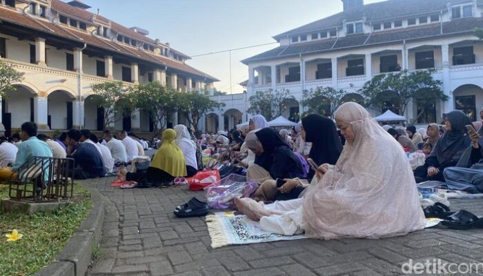 **Lawang Sewu: Tempat Ibadah Salat Idul Adha dengan Udara Sejuk yang Menakjubkan**