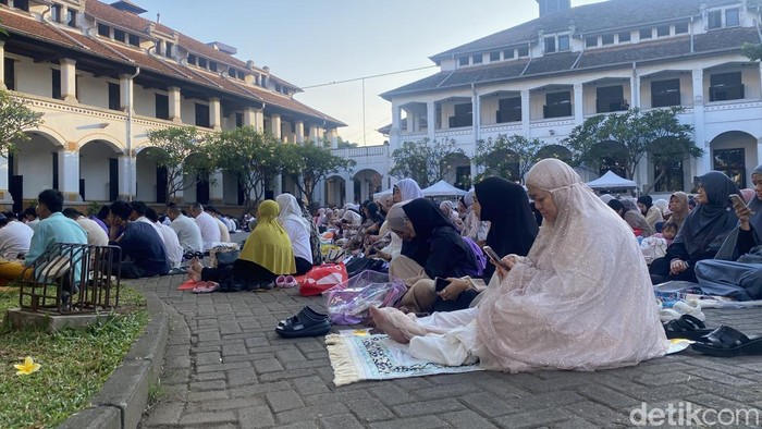 **Lawang Sewu: Tempat Ibadah Salat Idul Adha dengan Udara Sejuk yang Menakjubkan**