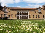 **Raja Charles Kunjungi Kota Kecil di Italia, Jumlah Turis Langsung Meroket**