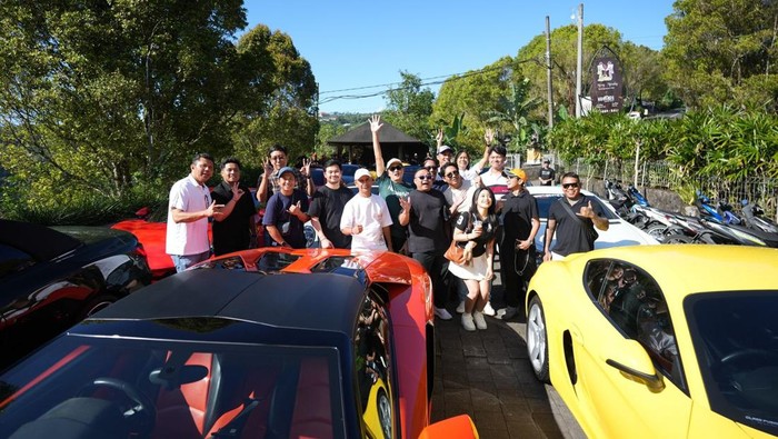 **Eksotisnya Desa Gobleg: Saat Mobil-Mobil Mewah Touring ke Bedugul dan Promosikan Wisata Bali**