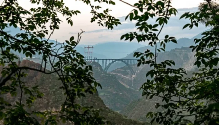 Inilah Jembatan Kereta India yang Melebihi Menara Eiffel, Sebuah Prestasi Menakjubkan!