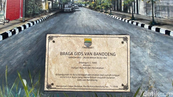 **Jalan Braga Bandung: Apakah Overtourism Menyebabkan Banjir Wisata?**