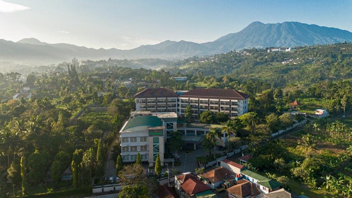 **Menikmati Keindahan Puncak di The Green Peak Artotel: Strategi Menarik Turis Arab**