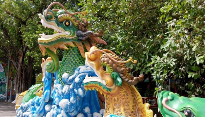 The Real Traveler! Bule Ini Berhasil Jalan Kaki dari Inggris hingga Vietnam dalam 1 Tahun