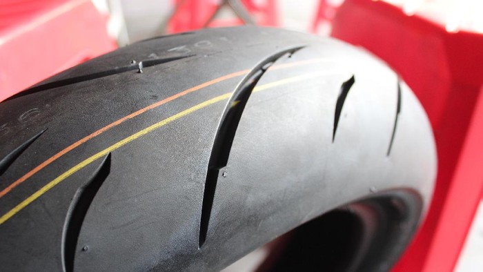 Jangan Tunggu Botak! Segini Usia Ideal Ban Motor untuk Performa Maksimal