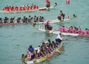 **Festival Perahu Naga di China: Wisatawan Padati, Belanja Lesu**
