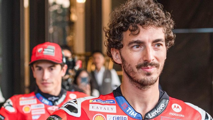 **Beda Level! Bagnaia Disebut Bukan Kompetitor Marquez Musim Ini: Performa dan Teknologi di Balapan MotoGP**