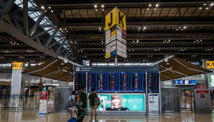 “Turis China Rekam Petugas Imigrasi di Thailand, Klaim Izin Masuk Bisa Dipercepat dengan Uang”