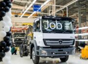 Daimler Resmi Luncurkan Pabrik Cikarang, Sasis Truk dan Bus Mercy Produksi Massal!