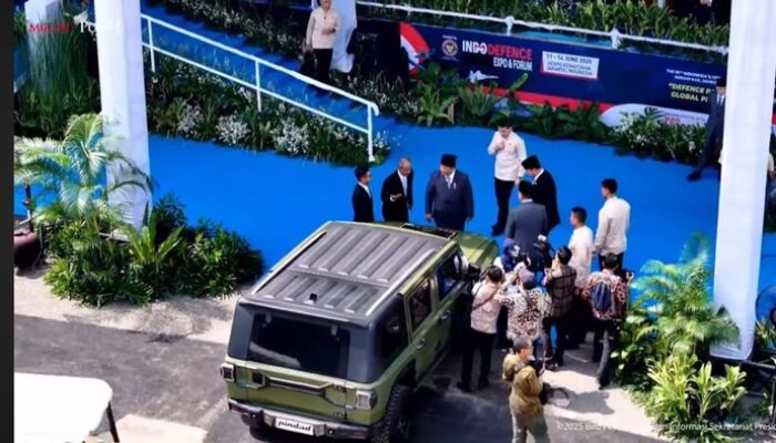 Prabowo Perkenalkan ‘Pandu’, Mobil Taktis Listrik Pintar dari Pindad