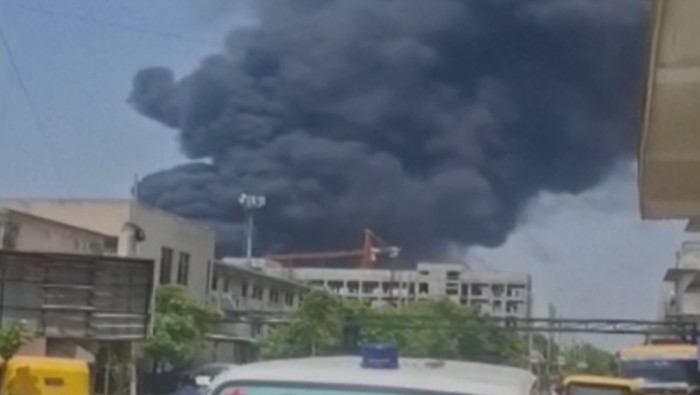 Tragedi Menyayat Hati: Pesawat Air India Jatuh Saat Lepas Landas di Ahmedabad, Bawa 242 Penumpang