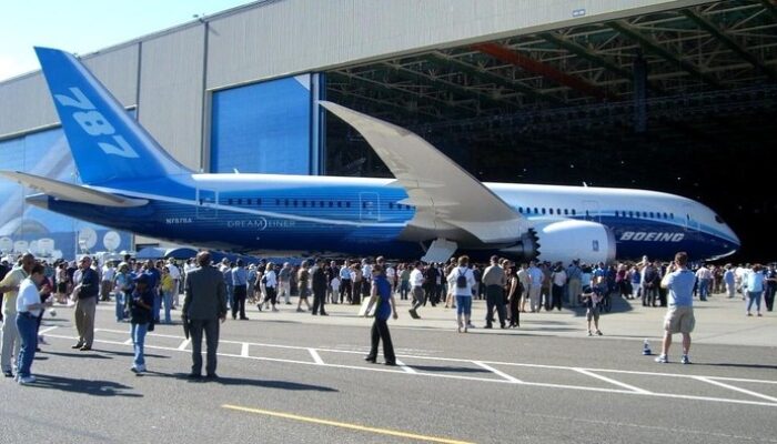 Boeing 787 Dreamliner: Krisis Keamanan atau Mitos?