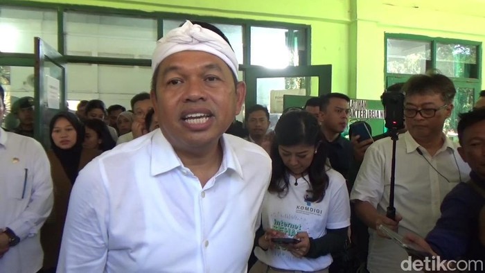 **Dedi Mulyadi Minta Motor Patwal Ditilang karena Tak Pakai Helm saat Dibonceng**