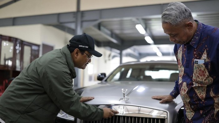 **Kemensos Lelang Rolls-Royce Ghost 3 Kali, Akhirnya Diterima dengan Harga Rp2,5 Miliar**