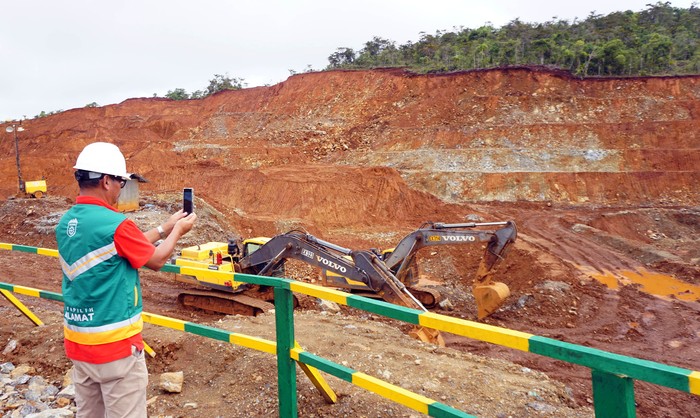 **Mengapa Raja Ampat Terancam Tambang? 5 Fakta yang Wajib Kamu Tahu**