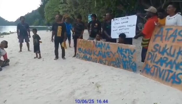 Krisis Ekowisata: Saat Pulau Wayag Dipalang Warga Lokal Raja Ampat