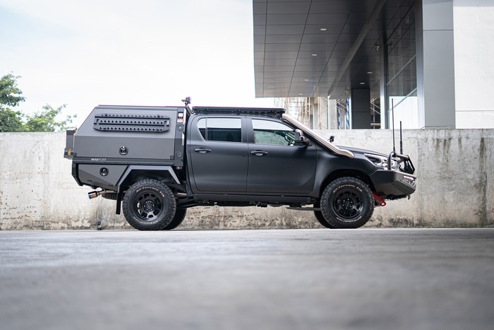 [Siap Tempur! Hilux Menyulap Mobil Militer dengan Kejutan Masa Depan]