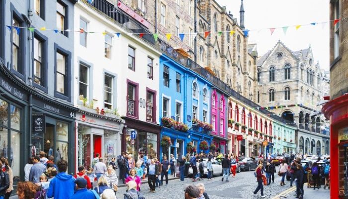 **Kisah Jalan Terpendek Sedunia, Panjangnya Cuma 2 Meter Saja** di Desa Cantik Skotlandia