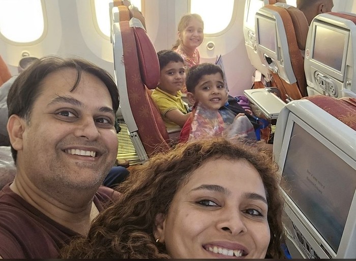 **Selfie Terakhir Sebuah Keluarga Kecil Sebelum Kecelakaan Air India di London**