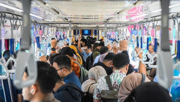 Karyawan Swasta Diharapkan Wajib Naik Transportasi Umum Setiap Rabu: Implikasi untuk Dunia Otomotif