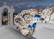 **Musim Panas Ini, Santorini Menyapa Dengan Kejadian Langka Akibat Gempa 2025**