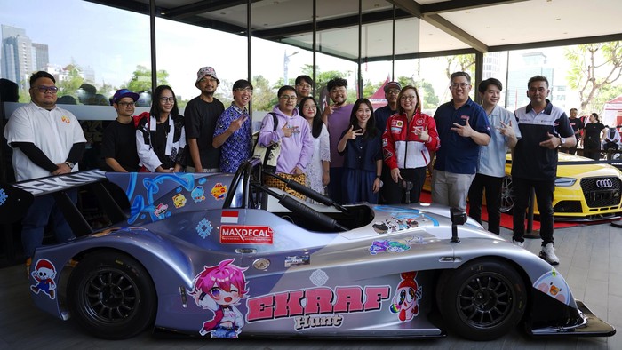 **Di Pergelaran Ini, Mobil Jadi 'Kanvas' Para Seniman**