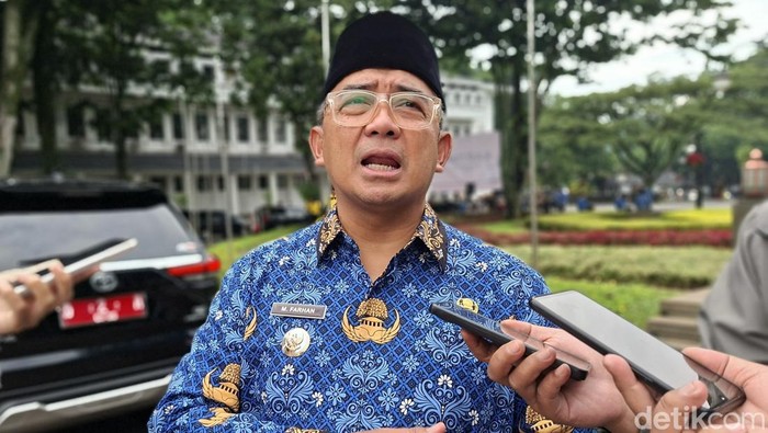 Bandara Kertajati, Bandung, Jawa Barat: Solusi Reaktivasi Bandara Husein Sastranegara oleh Wali Kota Farhan