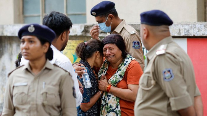 **Ketakutan Warga India Usai Tragedi Pesawat Boeing 787 di Bandara Ahmedabad**