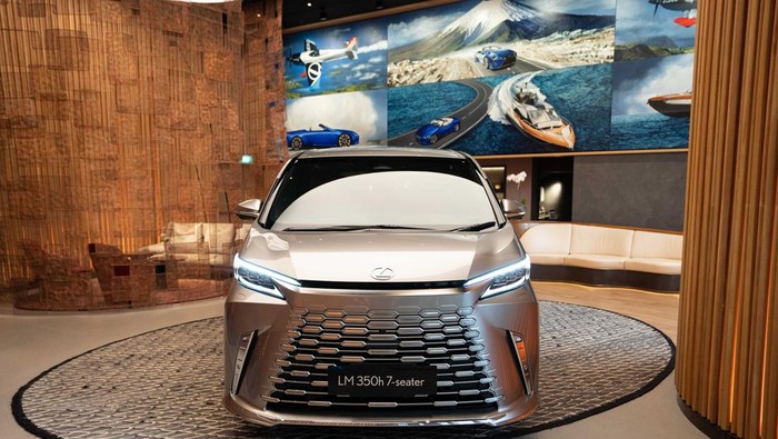 [Adu Laris MPV Orang Kaya Indonesia: Denza D9 Vs Toyota Alphard Cs, Siapa yang Lebih Berkelas?]