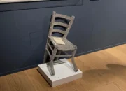 Asyik Foto, Pria Rusak Kursi Kristal Van Gogh di Museum di Verona, Italia