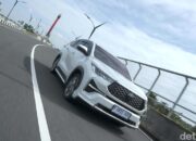 **Mobil Hybrid Paling Laku Mei 2025: Alphard Cs Naik, Innova Zenix Tetap Unggul**
