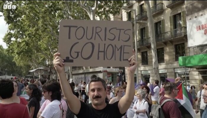 **Barcelona, Kota yang Dinikmati, atau Dihiriskan? Warga Marah, Turis Terkejut**