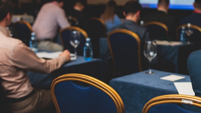 **Beda dengan Dedi Mulyadi, Wali Kota Bandung Beri Kejutan untuk Pariwisata dengan Rapat di Hotel**