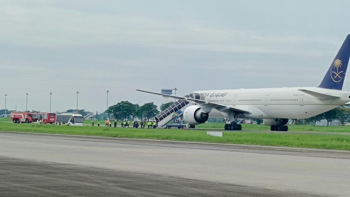 **Kronologi Menegangkan: Saudia Airlines Diancam Bom dan Mendarat Darurat di Bandara Kualanamu**