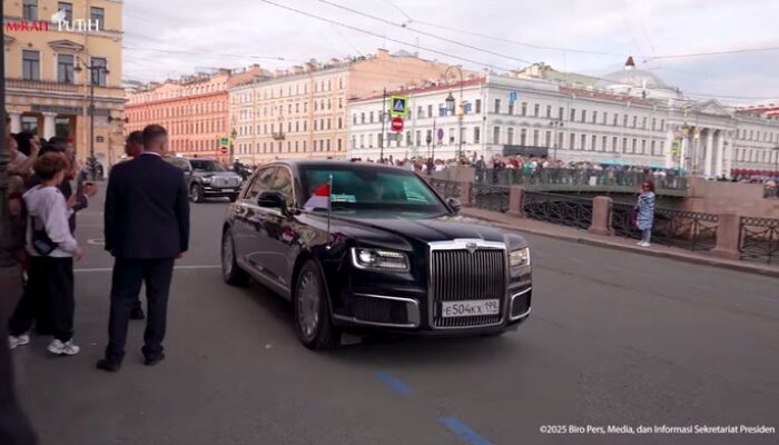 **Aurus Senat, Limo Mewah Rusia yang Jemput Prabowo di St. Petersburg**