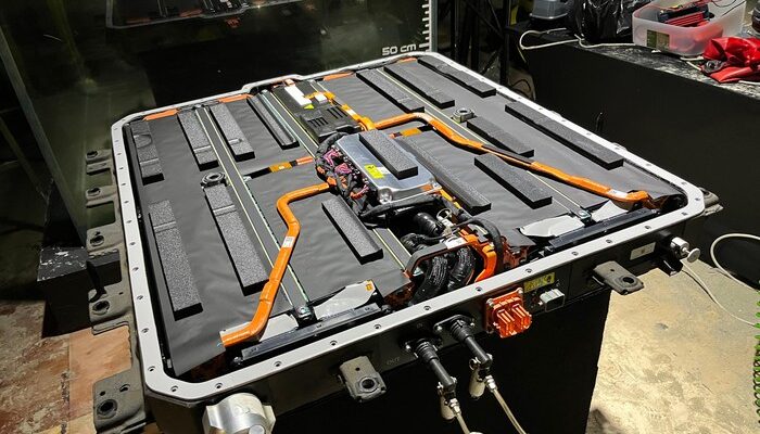 “Kapal Selam atau Mobil Hybrid? Baterai Chery Lulus Uji 53 Jam di Laut!”