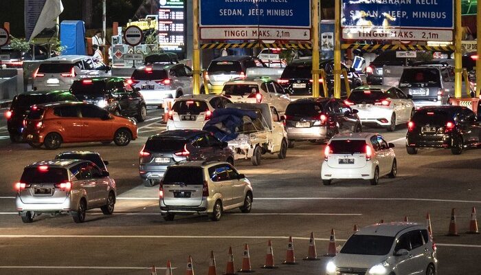 **Viral LCGC Dua Kali Nyelonong Tak Bayar Tol, Bisa Kena Denda Segini: Kisah Calya di Tol Cisalak**