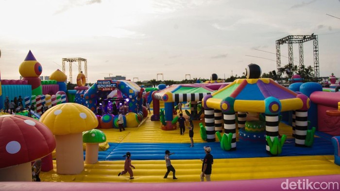 **Wahana Inflatable Terbesar Dunia Hadir Pertama Kali di Indonesia, Jakarta Menyambut The Big Bounce Indonesia**