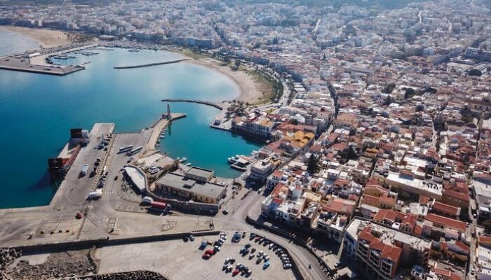 **Heraklion, Kota Bersejarah yang Dilanda Kecoak dan Lalat**