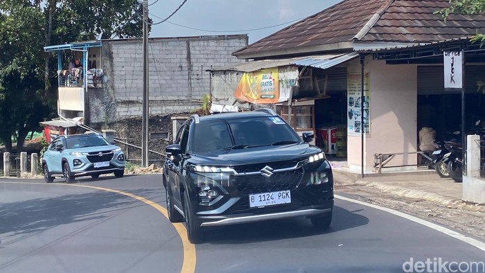 Belum Sebulan Meluncur, Peminat Suzuki Fronx Tembus Segini! Mungkinkah Ini Tanda Baru di Pasar Motor?