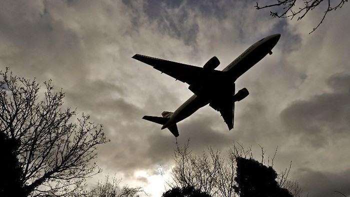 Maskapai Dunia Hindari Langit Timur Tengah Usai AS Gempur Fasilitas Nuklir Iran: Krisis Udara Internasional