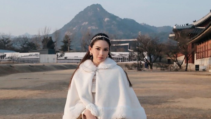 **Mengungkap Misteri Bendera Merah Iran: Liburan Alyssa Daguise Jadi Berita Terpopuler**